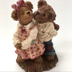 Kisses...Love ❤️ Boyds Bearstone Collection.